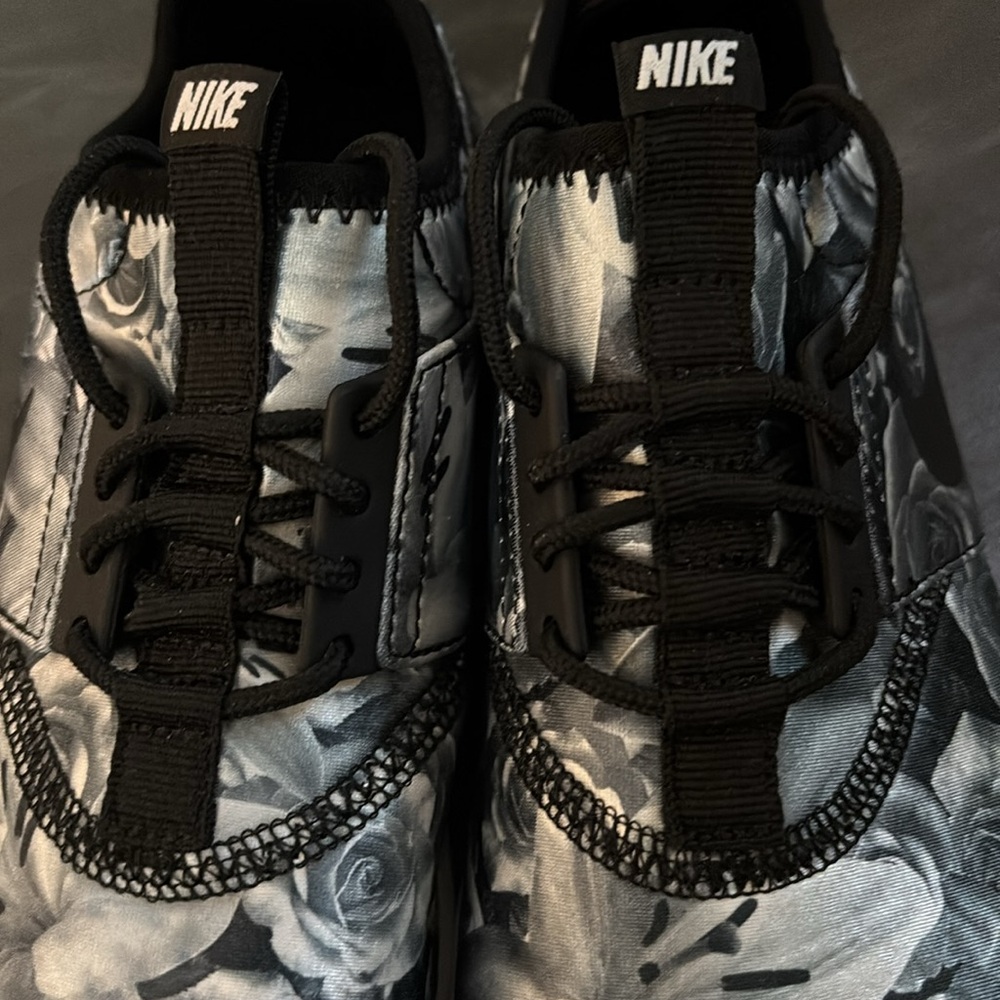 Nike Tennis Shoes - Picture 2 of 5